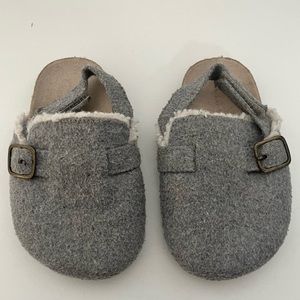 Old Navy Grey Clog Slippers Size 6 Toddler